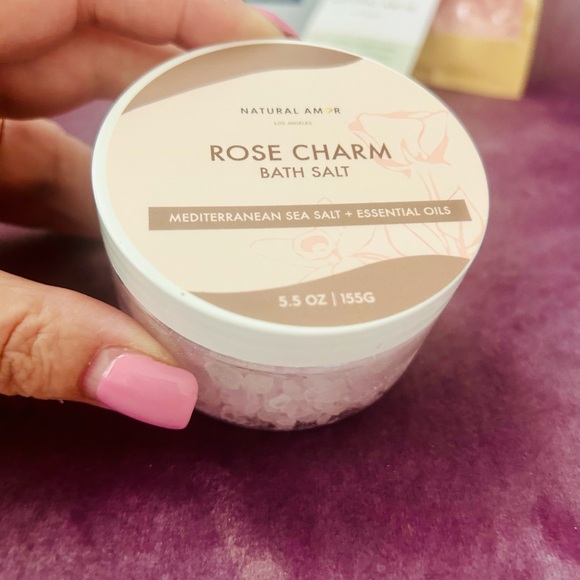 🌸Spa 5 piece gift set. Set includes soap, clay mask, bath salt, candle eye mask - Picture 13 of 13